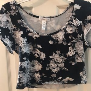 Very cute crop top!